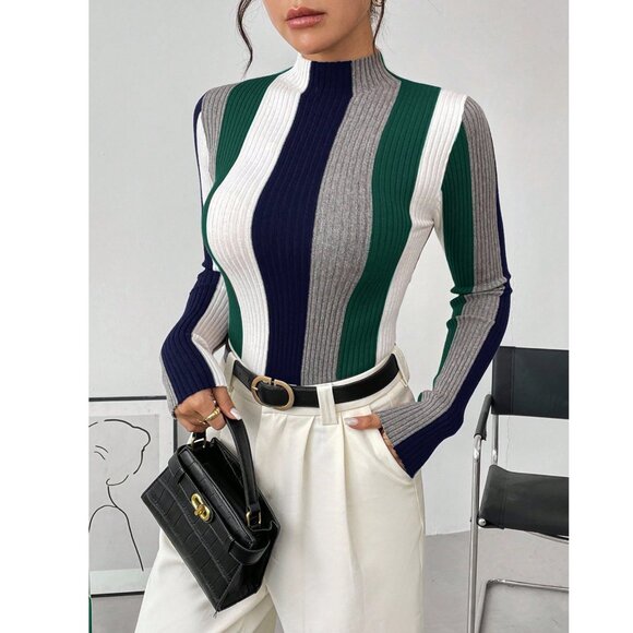 Round Neck Multi-Colored Sweater Medium - Picture 3 of 12